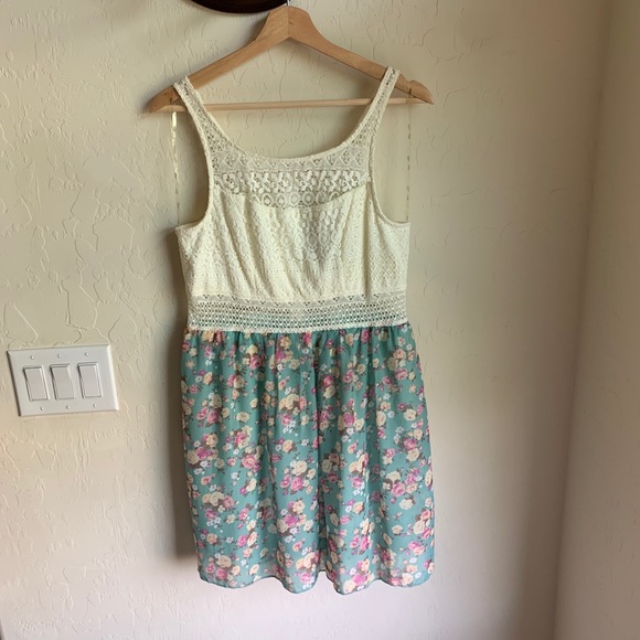 Trixxi dress - Picture 1 of 5